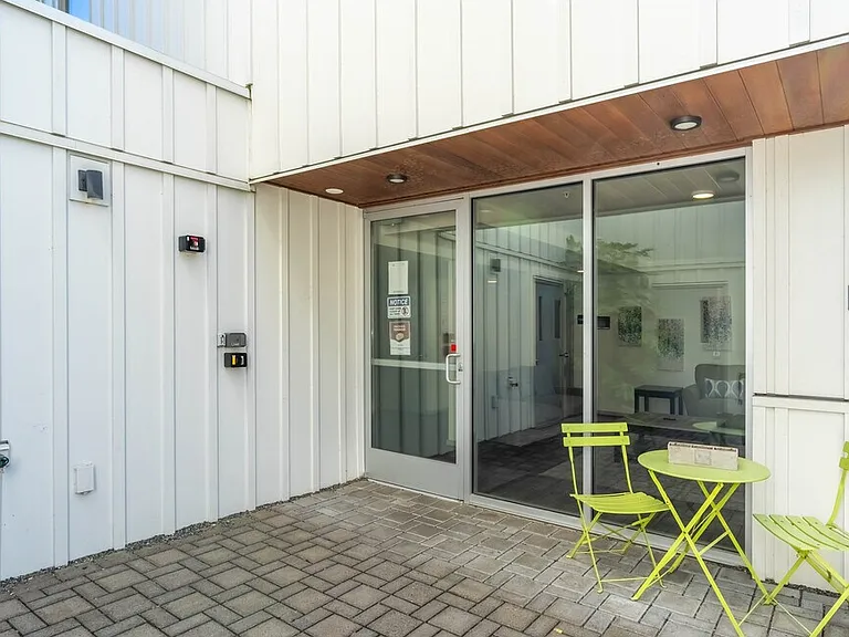 4122 36th Ave SW — Photo 18