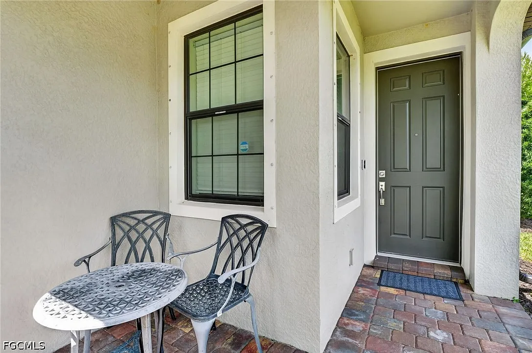 2 bed, 2.0 bath, 1433 sqft, $5,500 — Photo 3