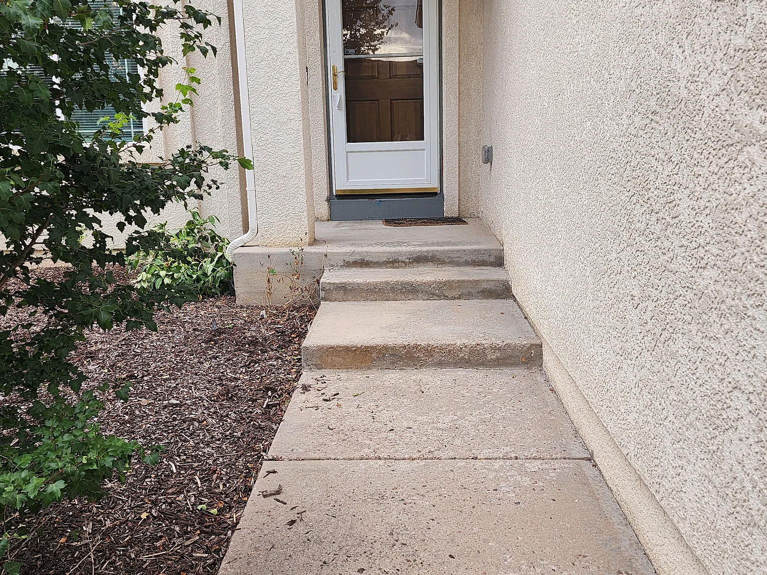 5 bed, 3200 sqft, $2,900 — Photo 3