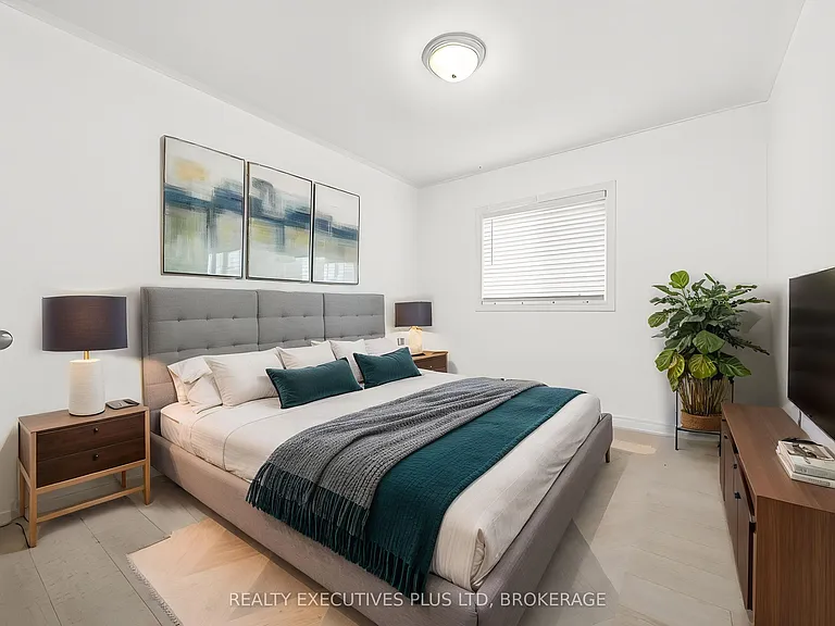 389 Wright Cres — Photo 18