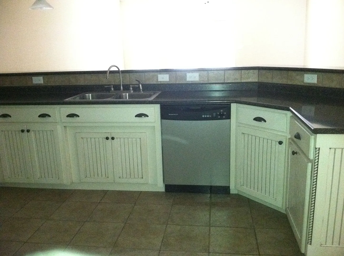 Spacious 2 Bed, 2 Bath Duplex with Fenced Yard in Greyfield — Photo 4
