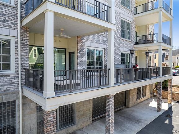 2nd image of 512 Libbie Ave #U2
