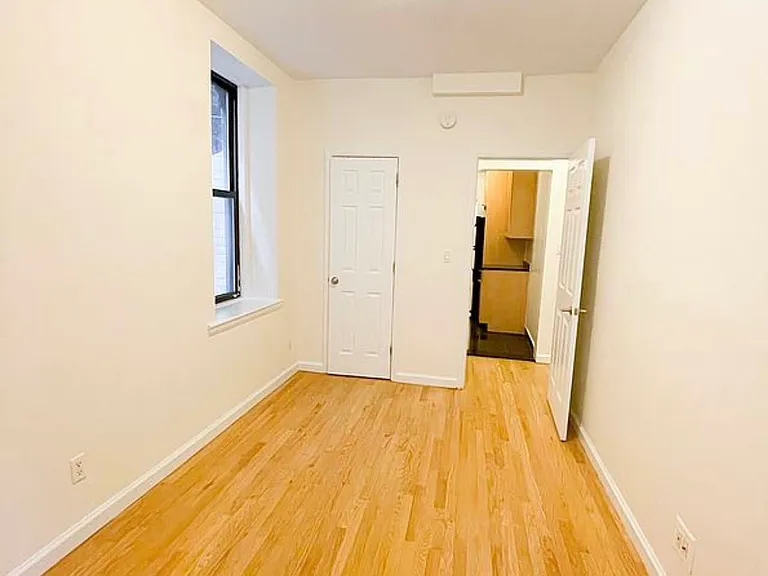 152 E 84th St #1F — Photo 7