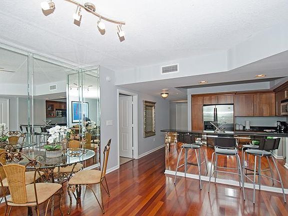 4th image of 401 SW 4th Ave APT 1504