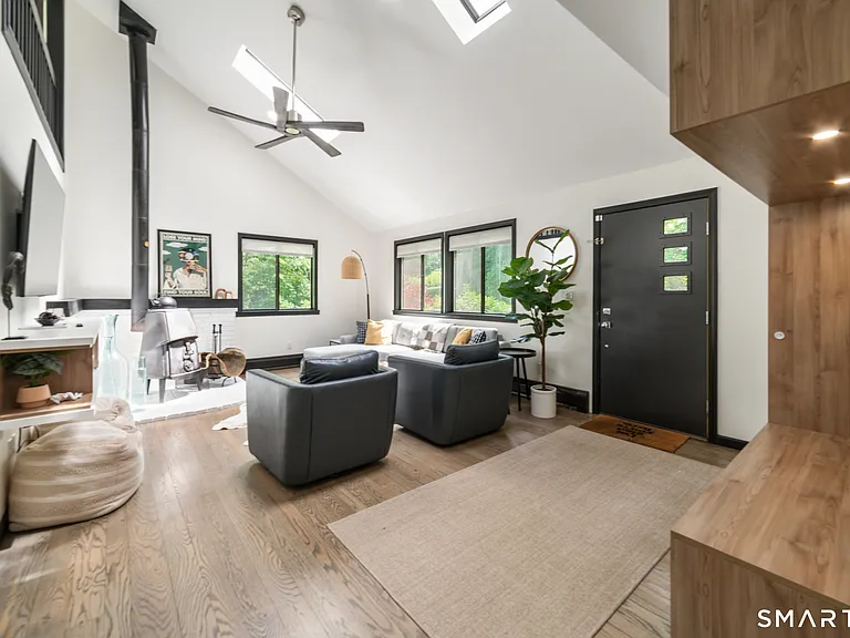3 Burnett Rd — Photo 2