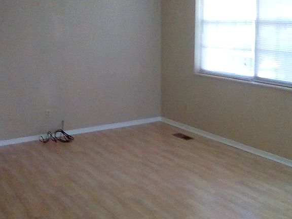 3rd image of 7409 Meadowbrook Cir
