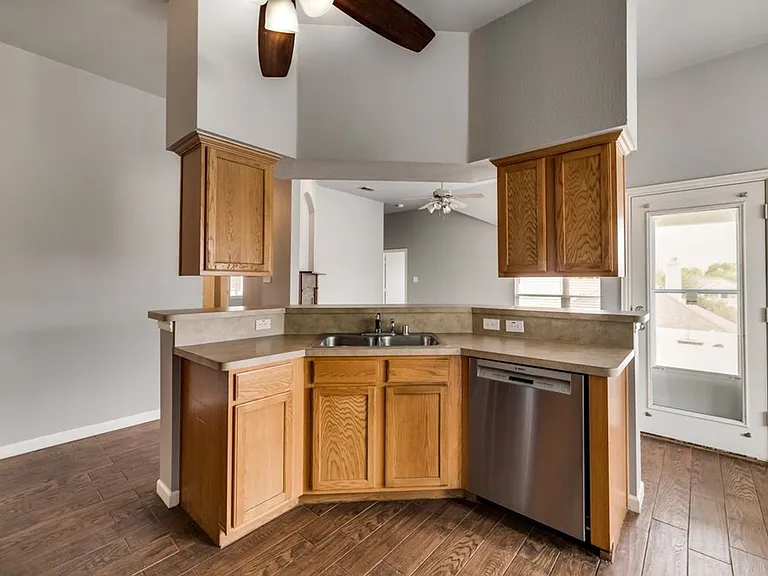 300 Creekside Dr — Photo 7