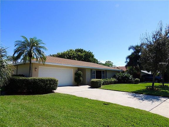 2nd image of 6285 Tanglewood Dr NE