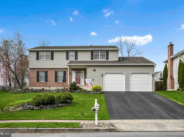206 Coral Ln, Reading, PA 19606