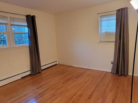 3rd image of 89A Bellport Ave #1