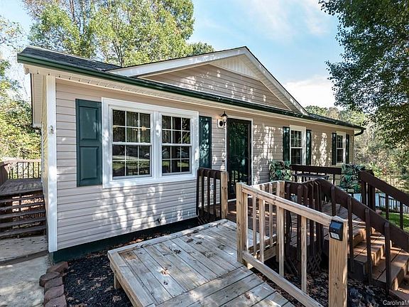 3rd image of 2224 Betts Ln