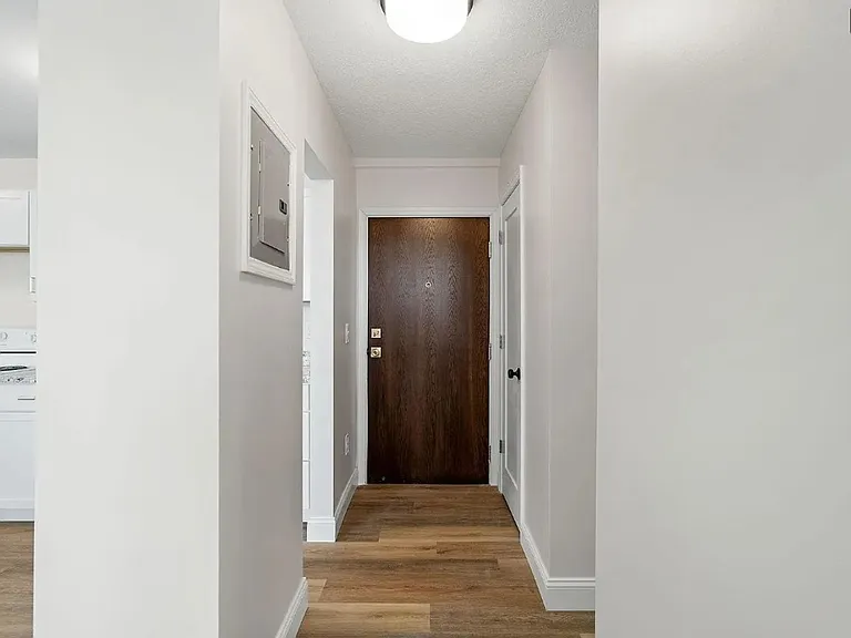 Lawson Arms Apartments — Photo 4