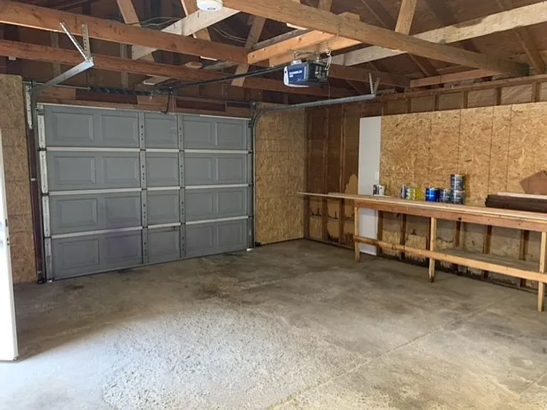 1745 Pleasant St — Photo 15