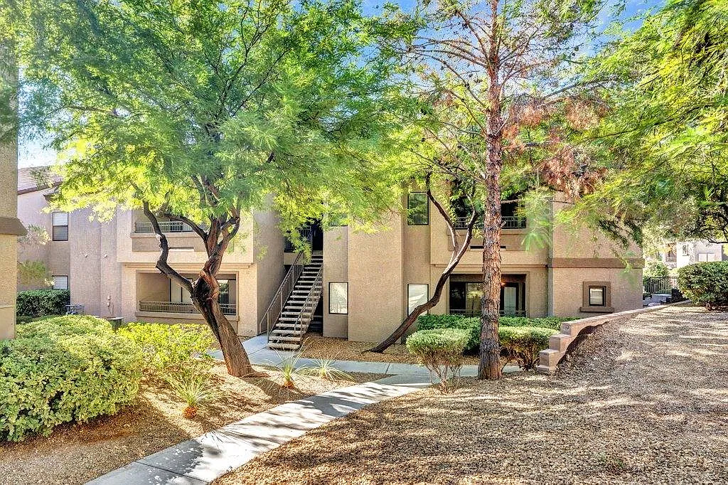 8250 N Grand Canyon Dr — Photo 3