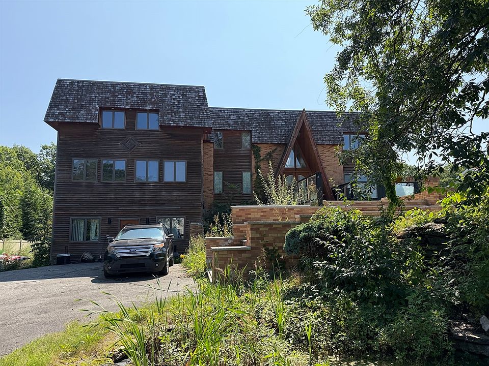 1st image of 12 Oakridge Dr