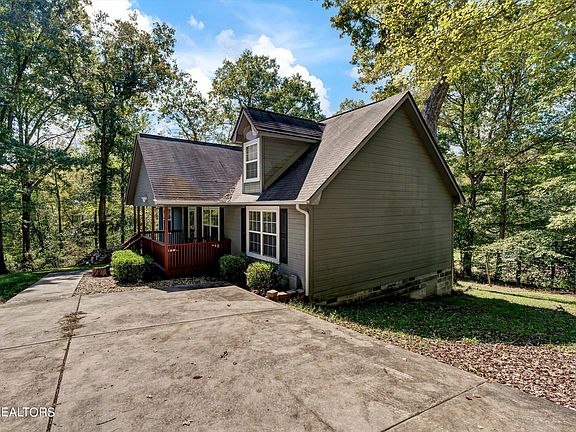 3rd image of 133 Farr Ln