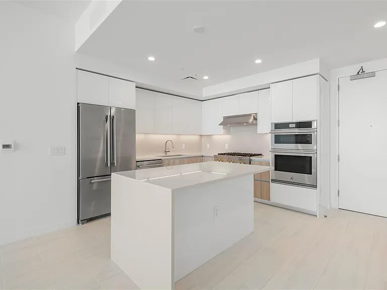 400 Central Ave #1709 — Photo 4