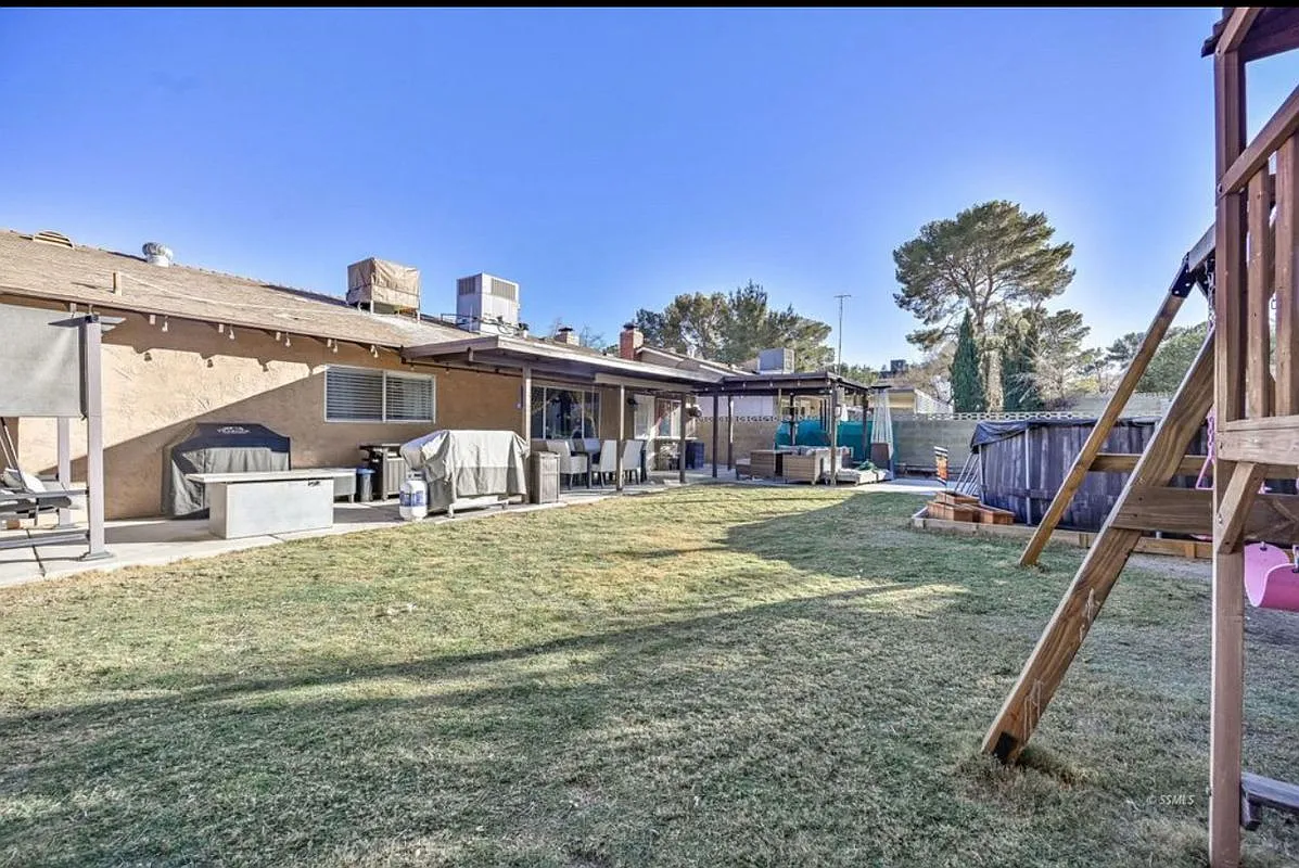 4 bed, 2.0 bath, 1485 sqft, $1,950 — Photo 2