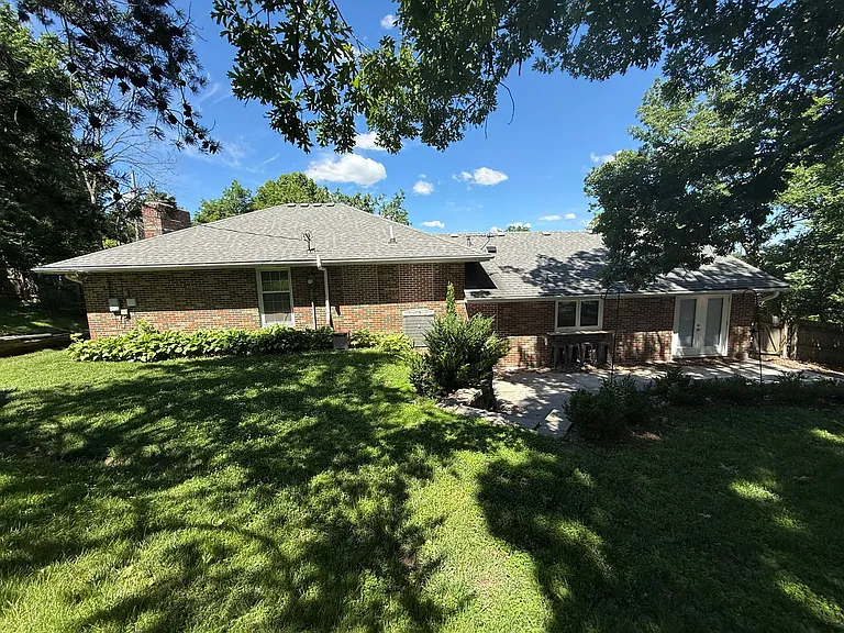 2500 Bluff Blvd — Photo 65