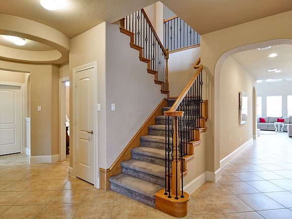 3rd image of 3724 Huntcliff Dr