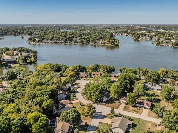 611 Woodchuck Ln, Lake Saint Louis, MO 63367