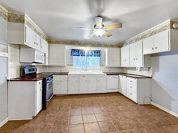 4th image of 412 Neal St