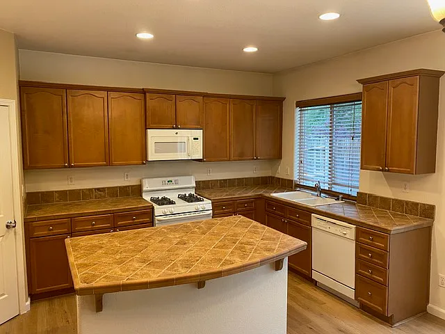 10504 Fort Morgan Way — Photo 3