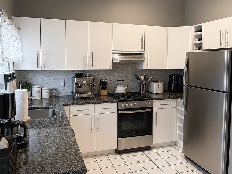 190 W 7th St #3 — Photo 2