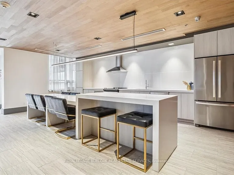 10 Esplanade Ln #215 — Photo 28