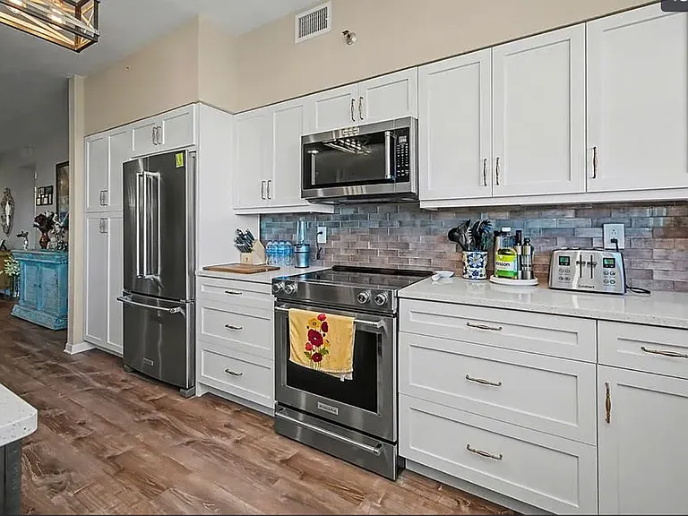 5408 Eagles Point Cir #302 — Photo 29