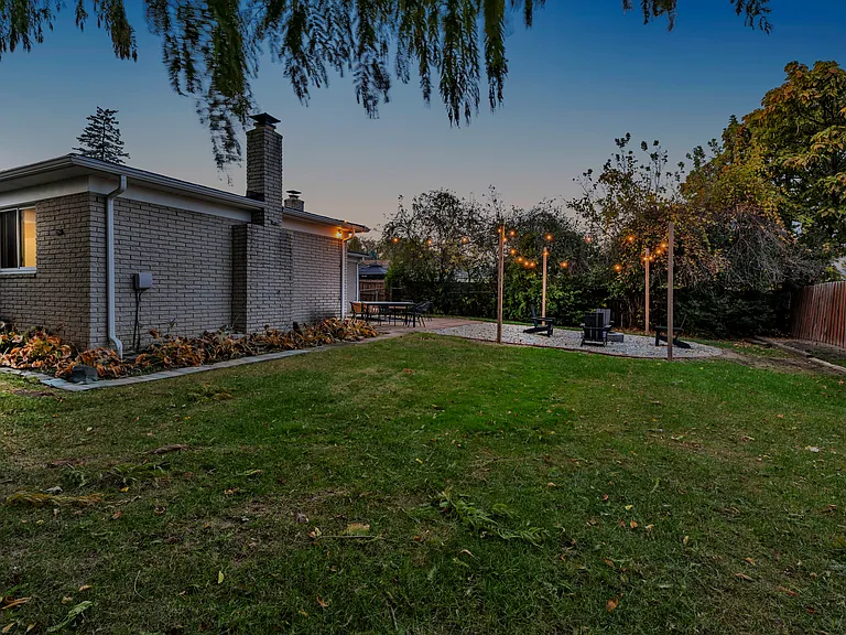 5038 Dayton Dr — Photo 58