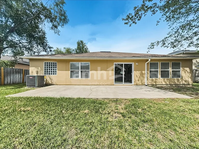 2320 Brian Lakes Dr E — Photo 16