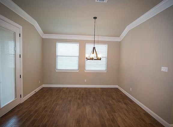 5th image of 552 Will Smith Cir