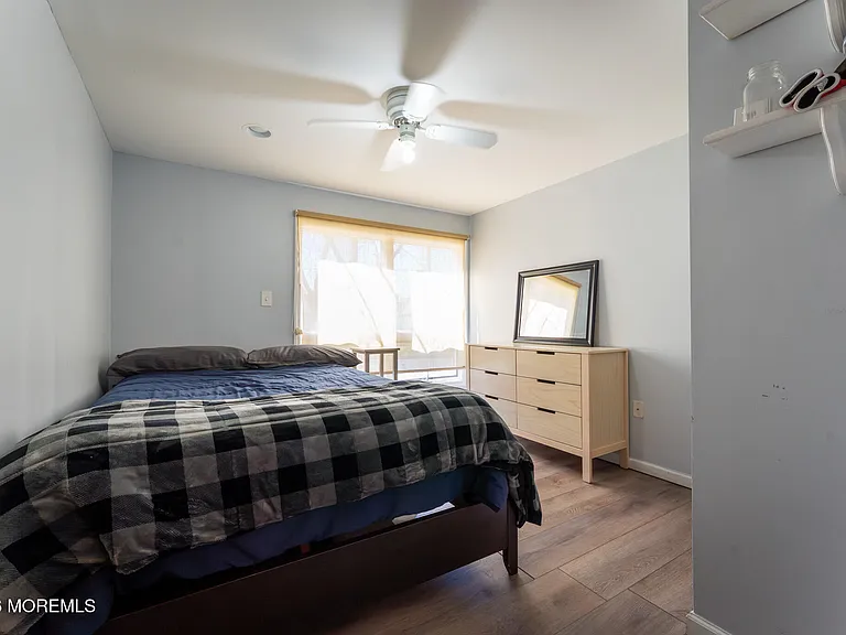 406 Lawrence Dr — Photo 9