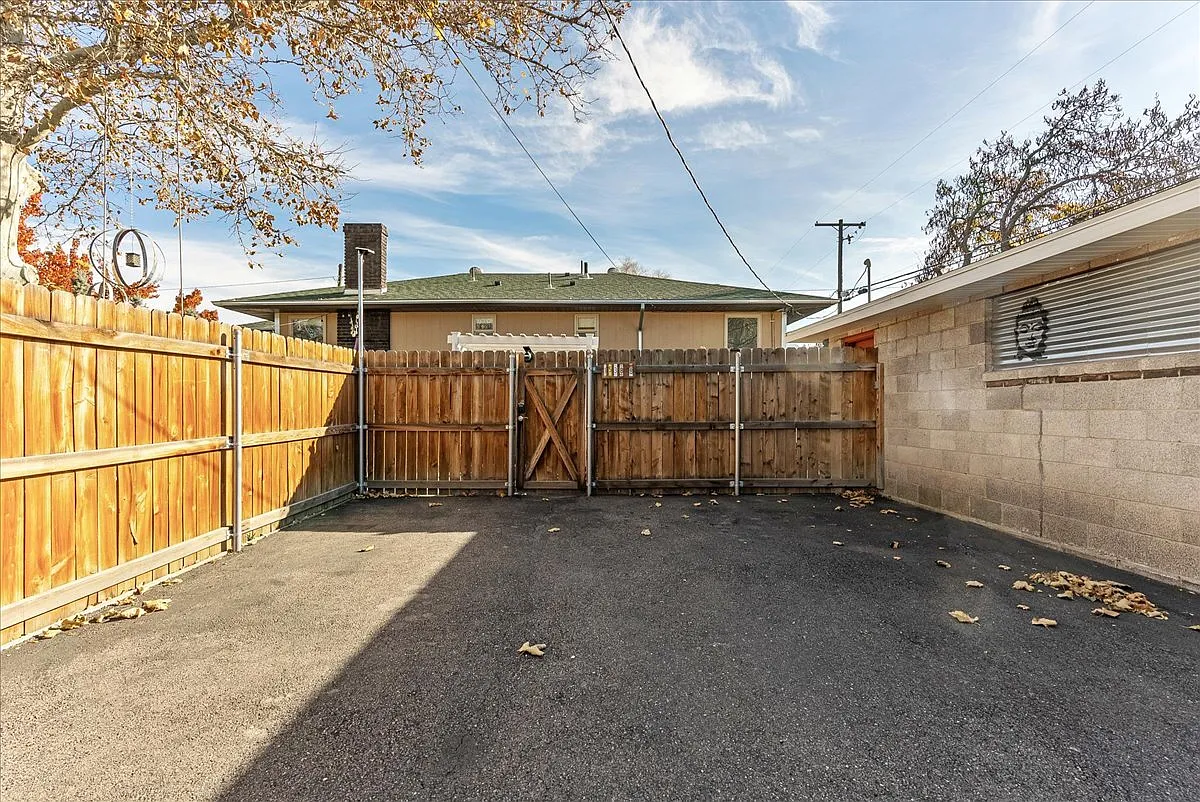 Building Photo - 1538 S 700 E #B