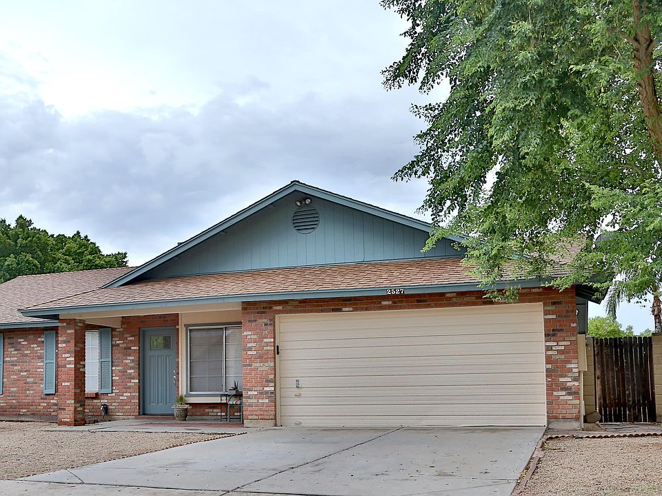 1st image of 2527 E Carmel Ave