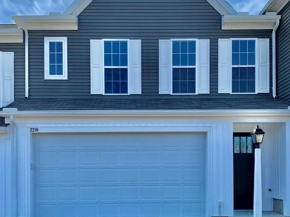 2210 Red Fox Dr, Hummelstown, PA 17036