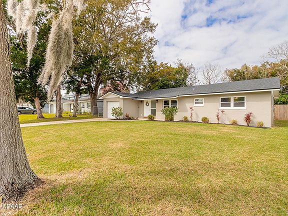 3rd image of 74 Broadmoor Cir