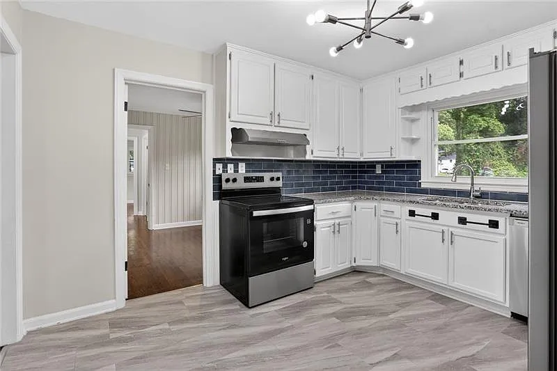 4 bed, 3.0 bath, 1373 sqft, $2,195 — Photo 4