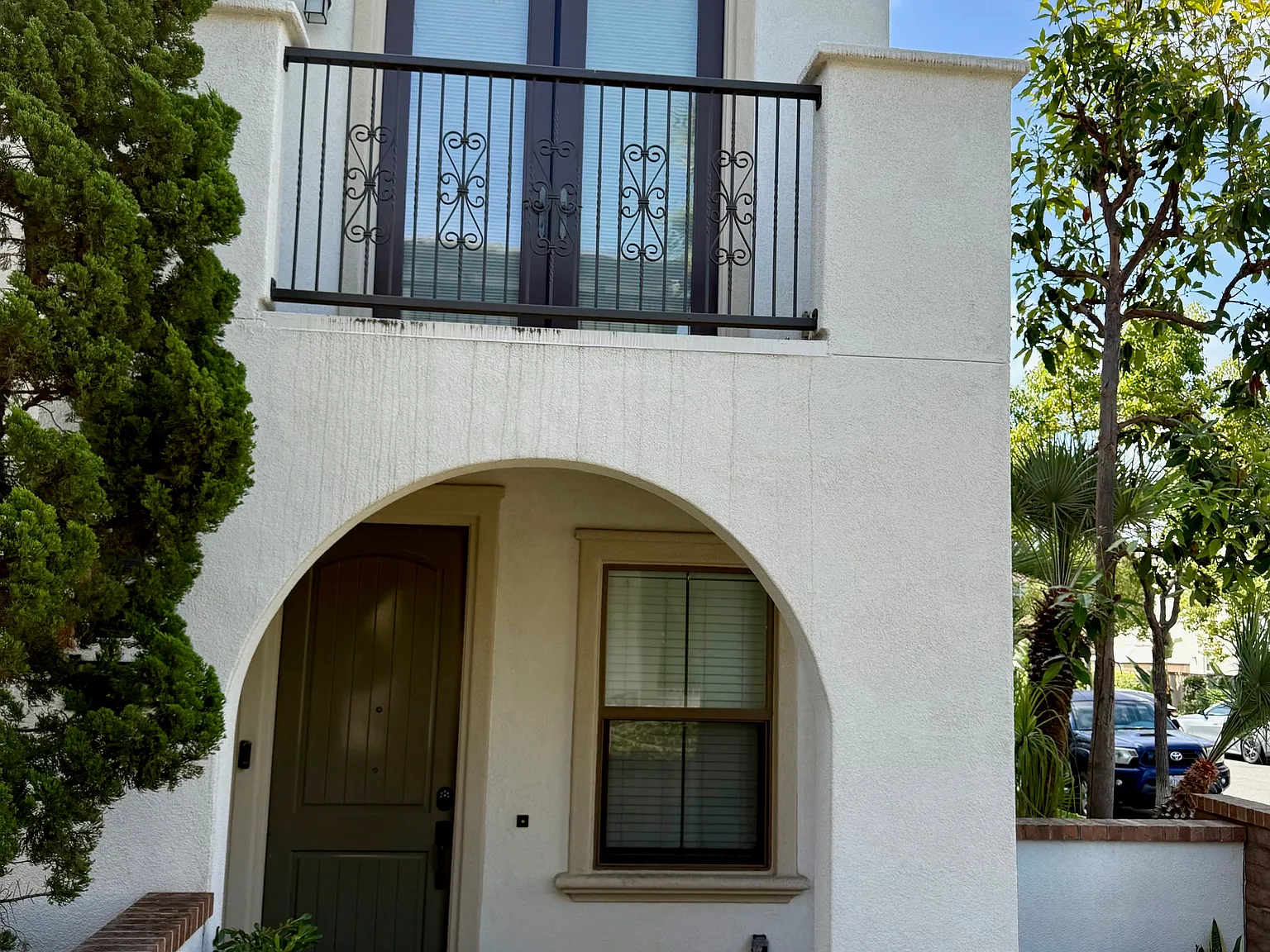 594 S Melrose St — Photo 2