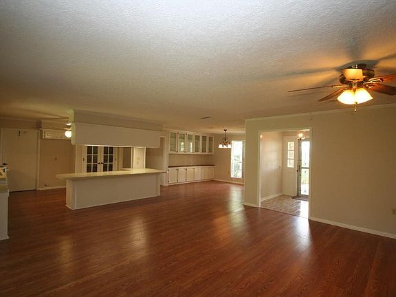 4th image of 3511 E Plum St
