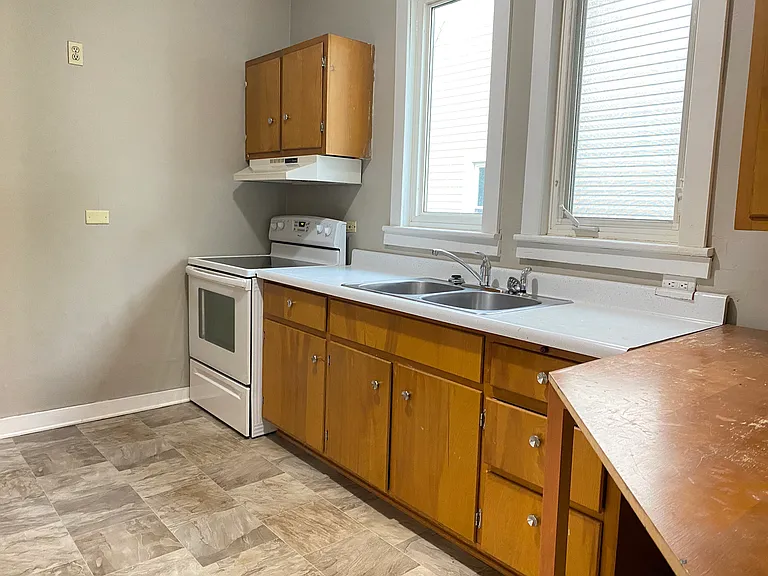1021 5th Ave — Photo 15