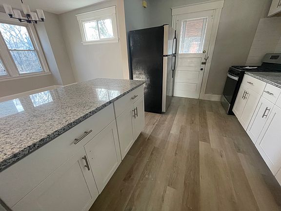 5th image of 283 Dorchester Ave