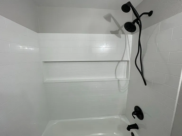 2232 Hoyt Ave- 5 Unit — Photo 16