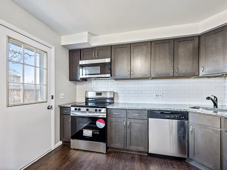 64 Savin Park — Photo 8
