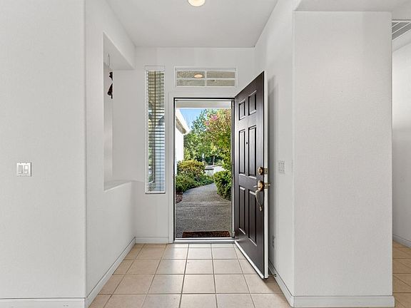 4th image of 109 Del Webb Drive
