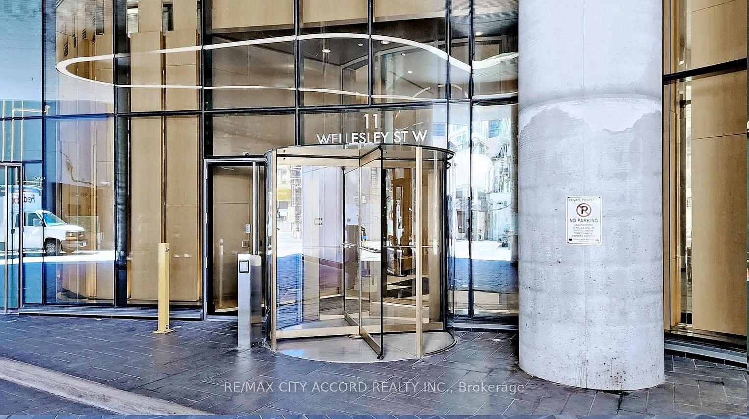 Wellesley On The Park — Photo 3