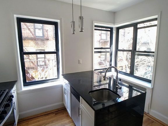 3rd image of 610 W 174th St APT 1G