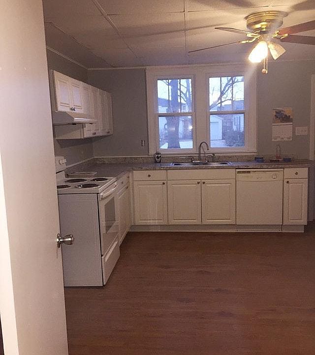 1st image of 105 N Saint Clair St