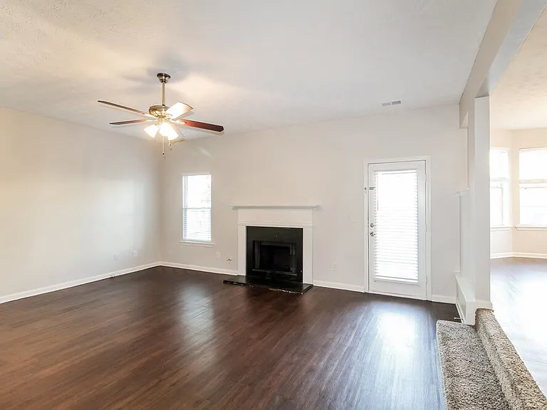 670 Compton Ln — Photo 4